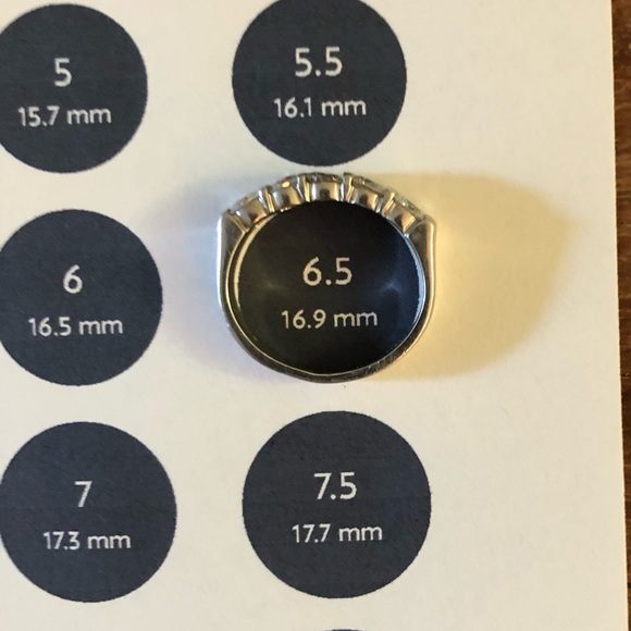 Natural diamond 5 stone 0.75 total carat weight platinum ring - Picture 9 of 15